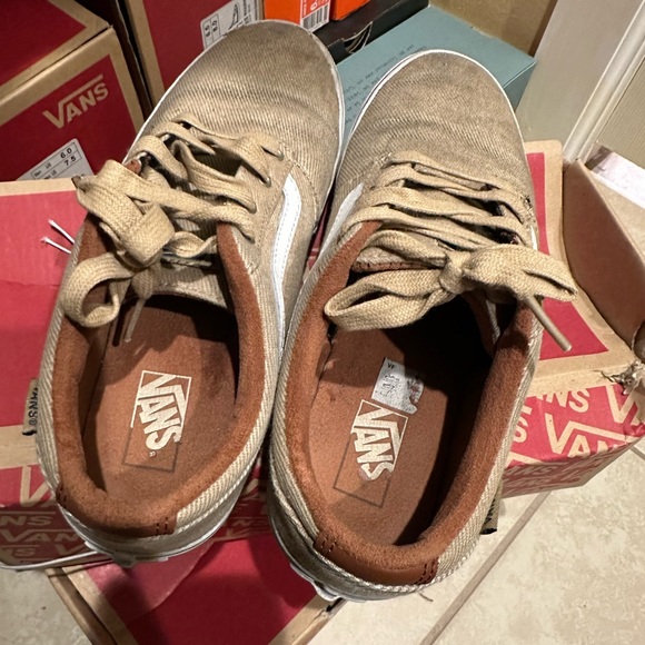 Vans - Picture 4 of 4